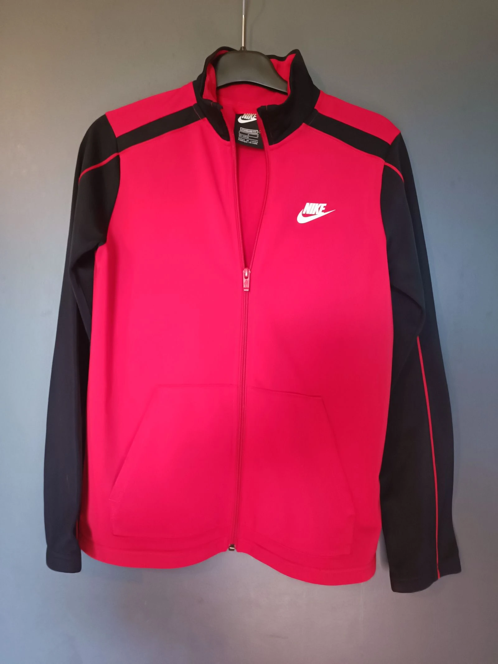 Veste zippée survêtement Nike taille L enfant 12/13 ans très bon état coloris rouge et noir 